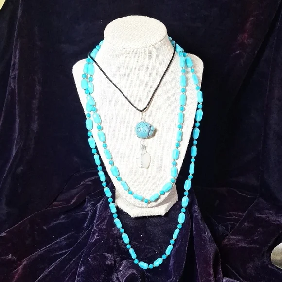 Elegant Turquoise Beaded Necklace - Picture 4 of 4